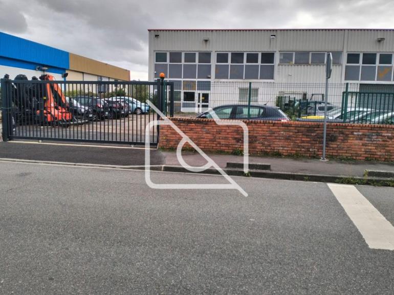Entrepôt à louer à Roissy-en-Brie - 750 m²