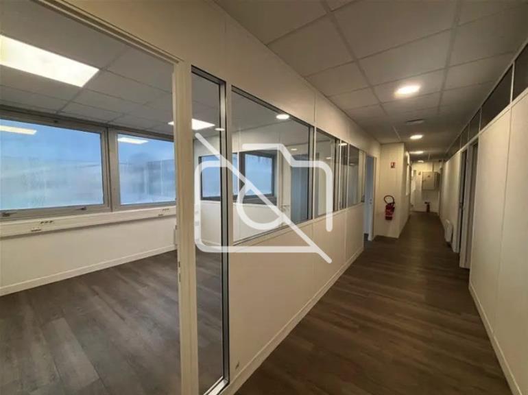 Entrepôt à louer à Sucy-en-Brie - 10 463 m²
