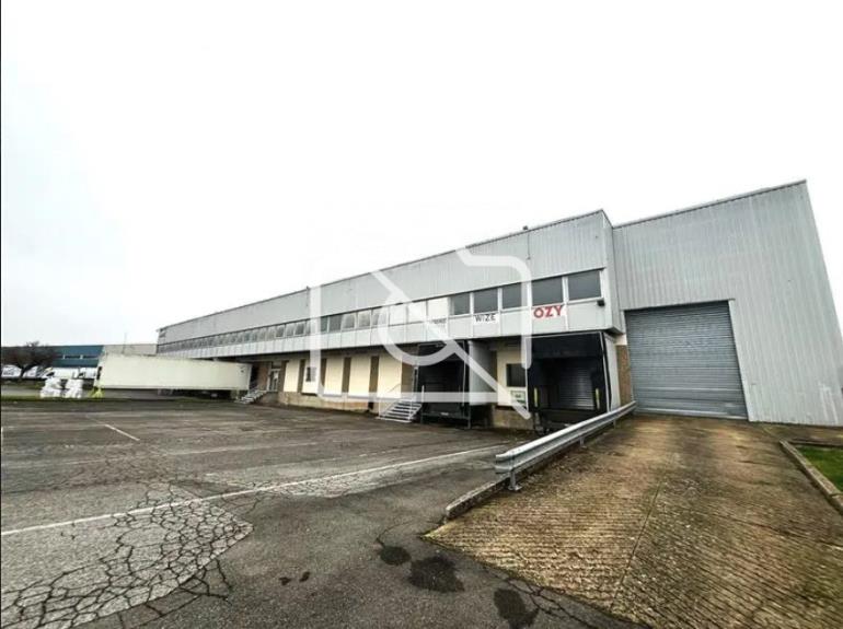 Entrepôt à louer à Sucy-en-Brie - 10 463 m²