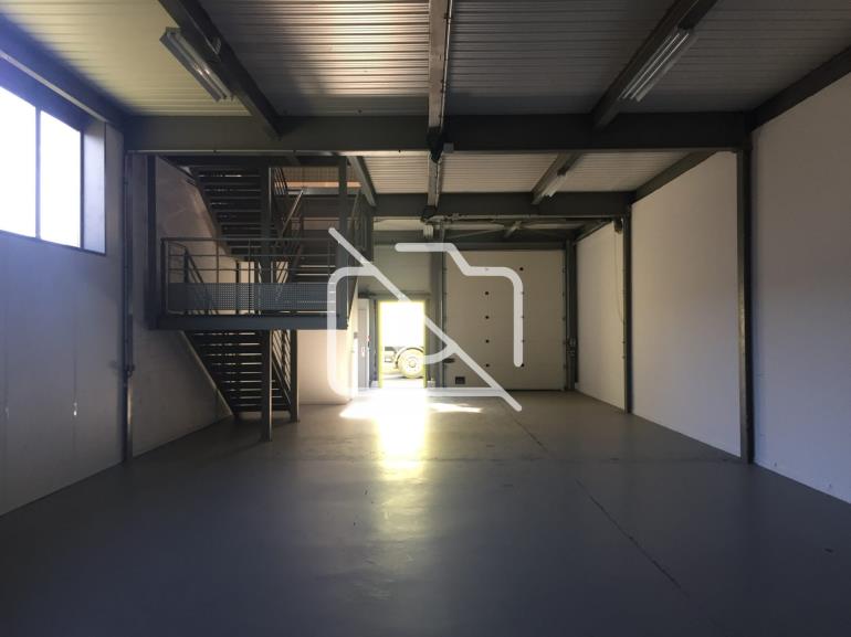Entrepôt à louer à Morangis - 607 m²
