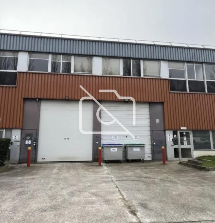 Entrepôt à louer à Trappes - 630 m²