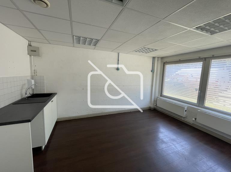 Entrepôt à louer à Trappes - 630 m²
