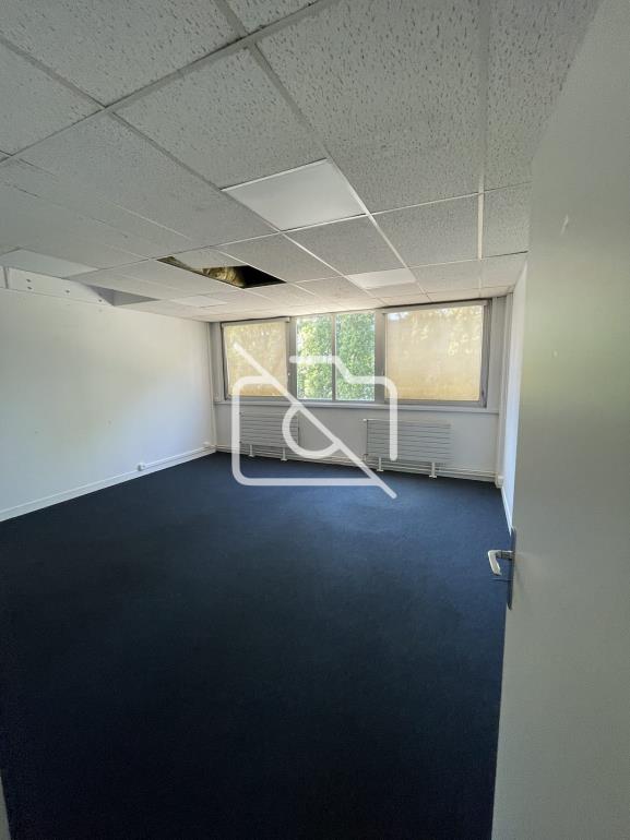 Entrepôt à louer à Trappes - 630 m²