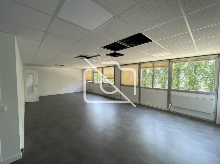 Entrepôt à louer à Trappes - 630 m²