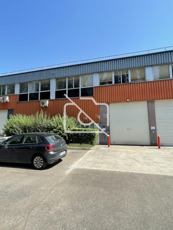 Entrepôt à louer à Trappes - 630 m²