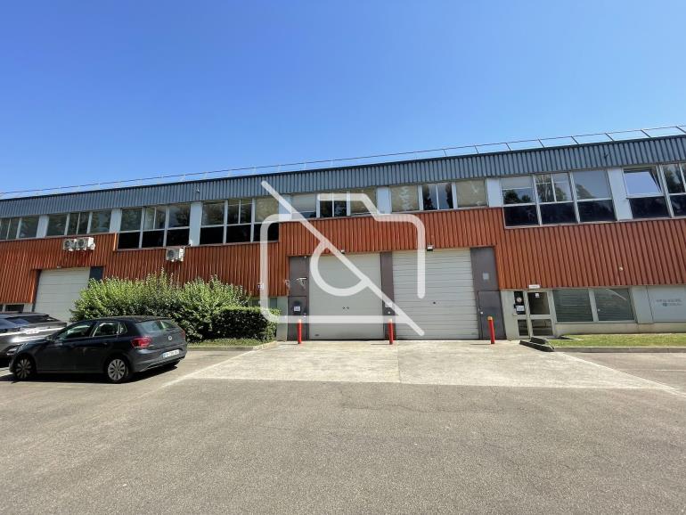 Entrepôt à louer à Trappes - 630 m²