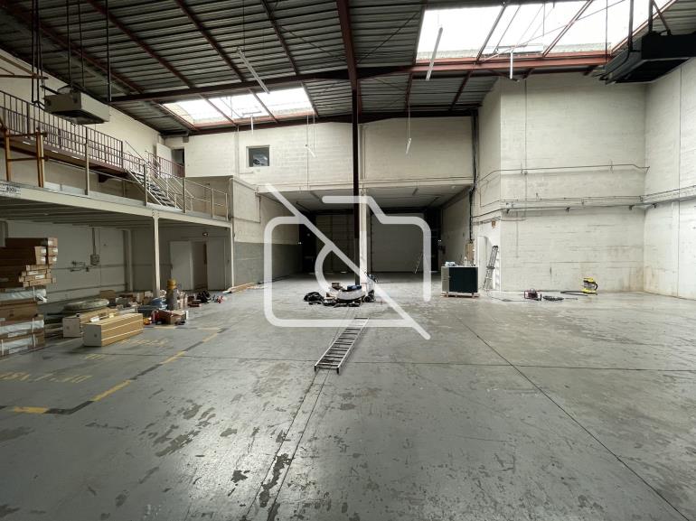 Entrepôt à louer à Trappes - 630 m²