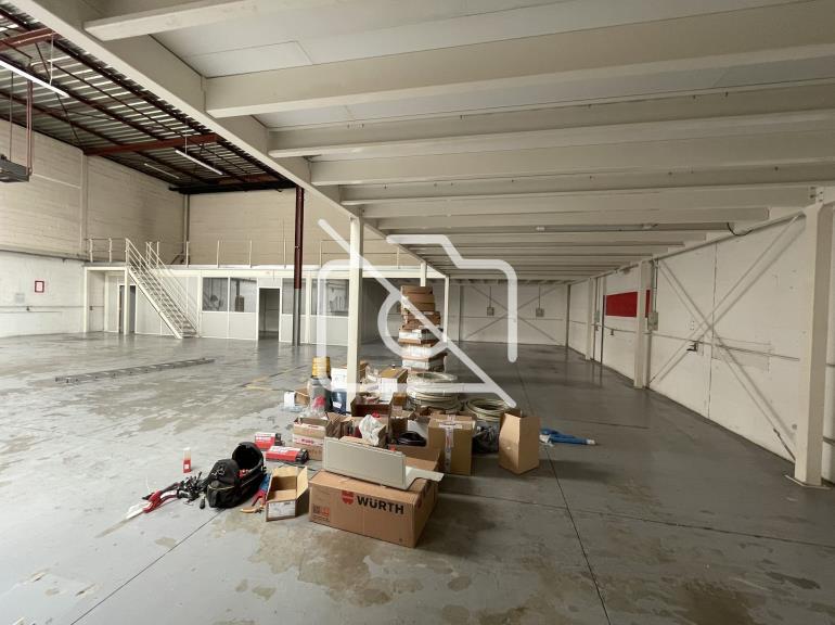 Entrepôt à louer à Trappes - 630 m²