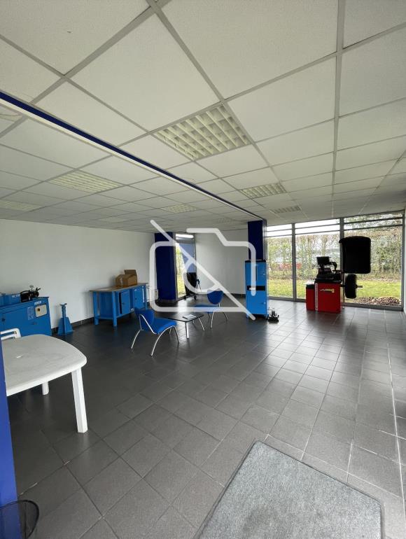 Entrepôt à louer à Houdan - 827 m²