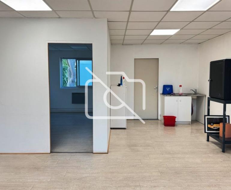 Entrepôt à louer à Morangis - 190 m²