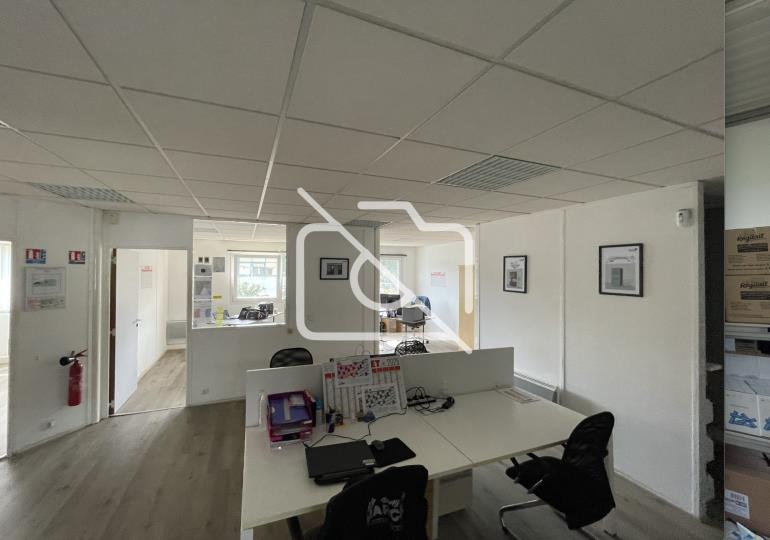Entrepôt à louer à Trappes - 314 m²