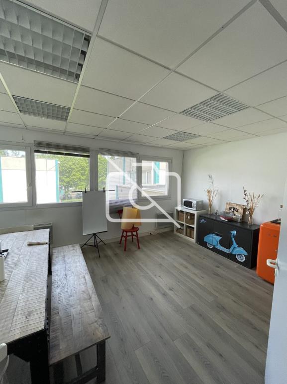 Entrepôt à louer à Trappes - 314 m²