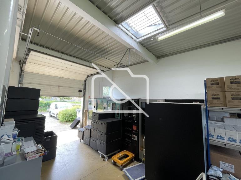 Entrepôt à louer à Trappes - 314 m²