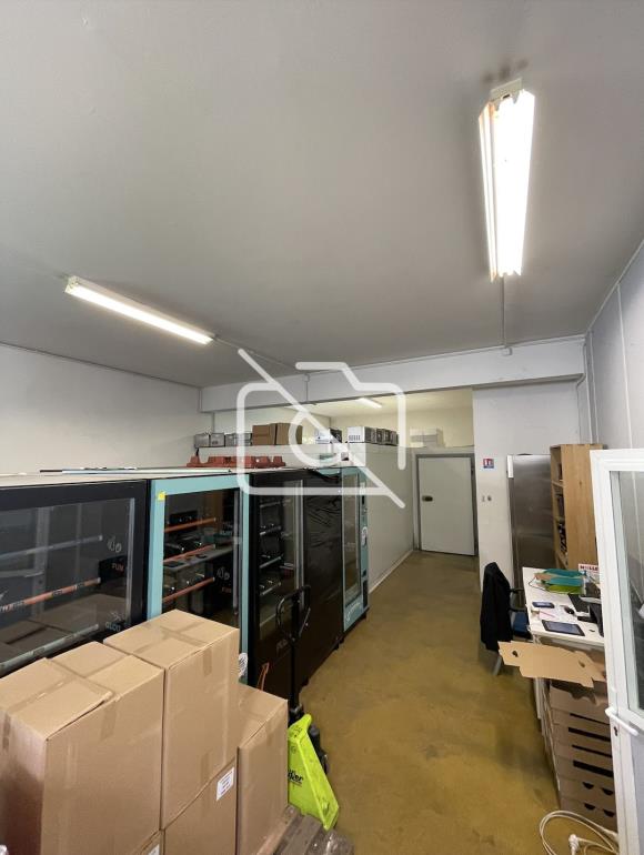 Entrepôt à louer à Trappes - 314 m²