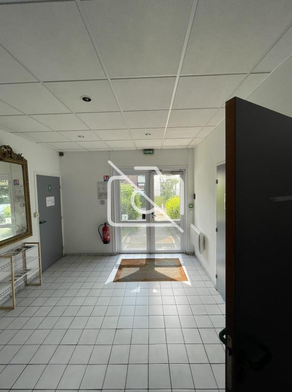 Entrepôt à louer à Trappes - 314 m²