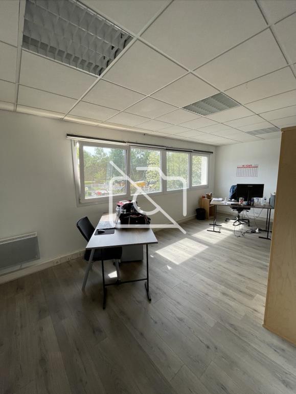 Entrepôt à louer à Trappes - 314 m²