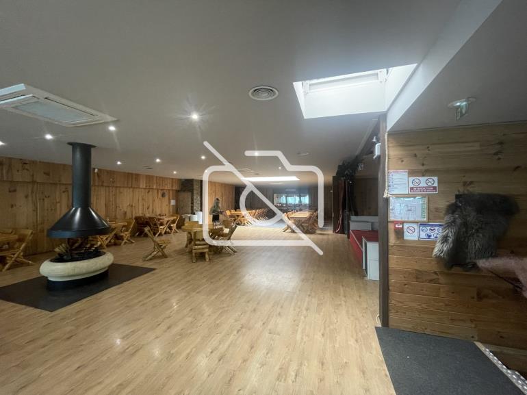 Entrepôt à vendre à Le Pin - 920 m²