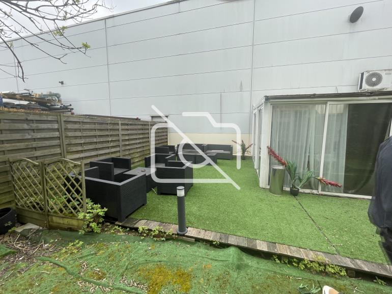 Entrepôt à vendre à Le Pin - 920 m²