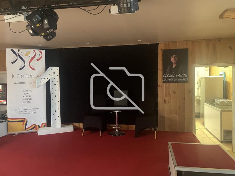 Entrepôt à vendre à Le Pin - 920 m²
