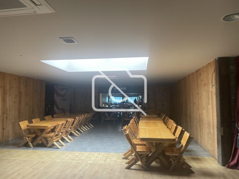 Entrepôt à vendre à Le Pin - 920 m²