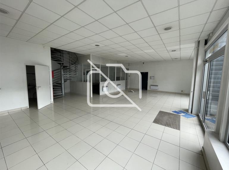 Entrepôt à vendre à Jouy-en-Josas - 640 m²