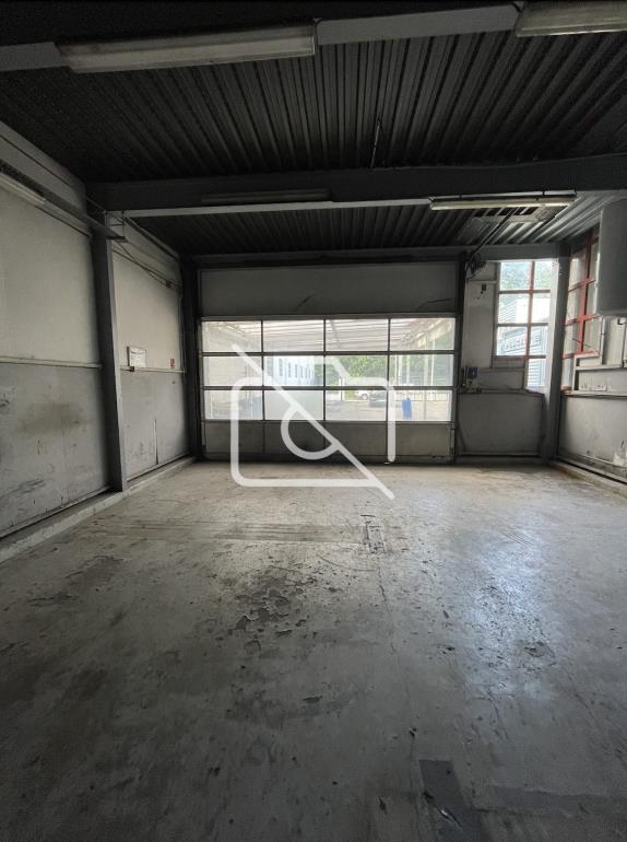 Entrepôt à vendre à Jouy-en-Josas - 640 m²