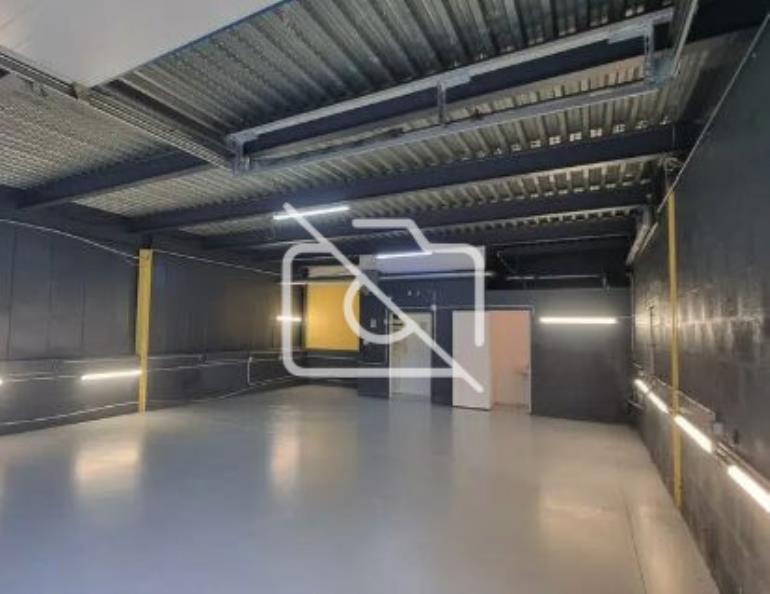 Entrepôt à louer à Lisses - 240 m²