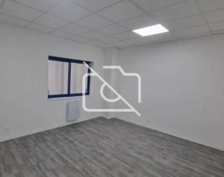 Entrepôt à louer à Lisses - 240 m²