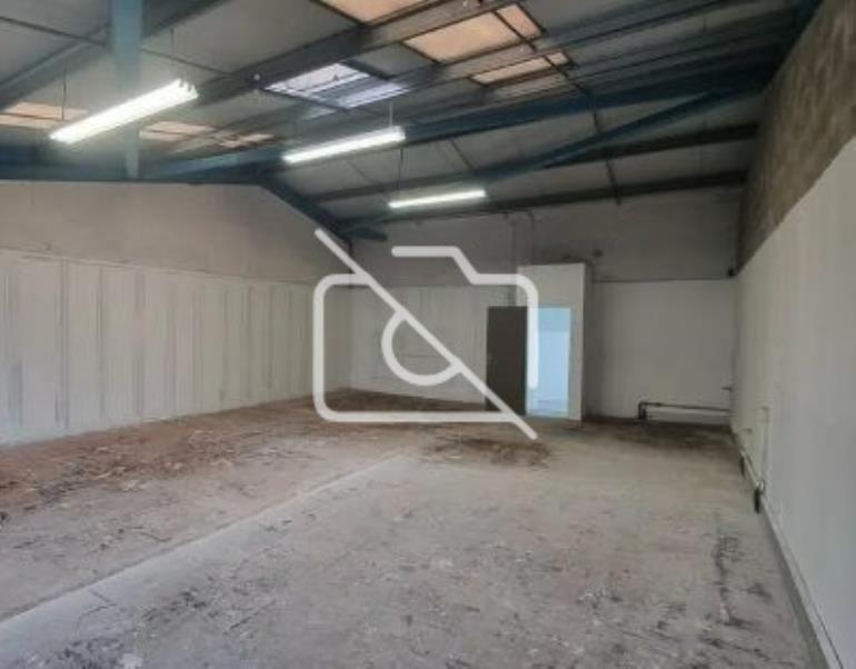 Entrepôt à louer à Lisses - 240 m²