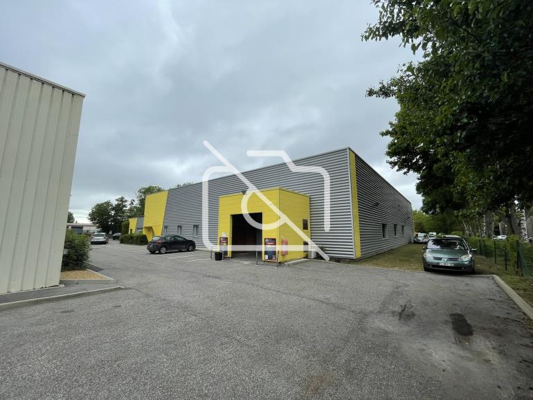 Entrepôt à louer à Trappes - 1 450 m²