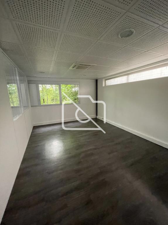 Entrepôt à louer à Trappes - 1 450 m²