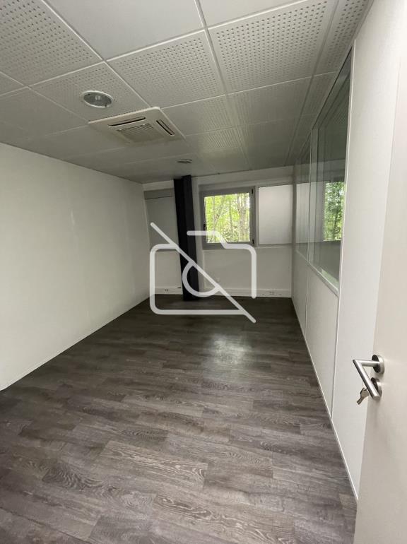 Entrepôt à louer à Trappes - 1 450 m²