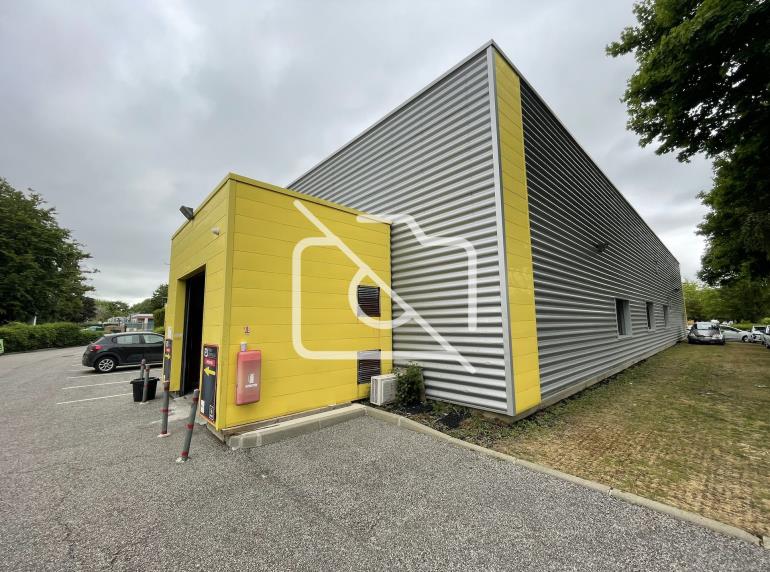 Entrepôt à louer à Trappes - 1 450 m²