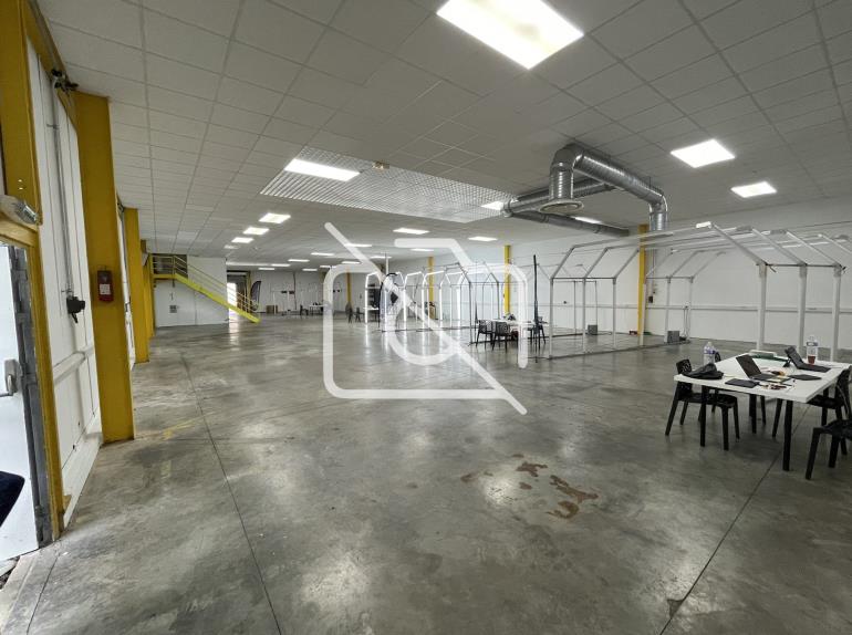Entrepôt à louer à Trappes - 1 450 m²