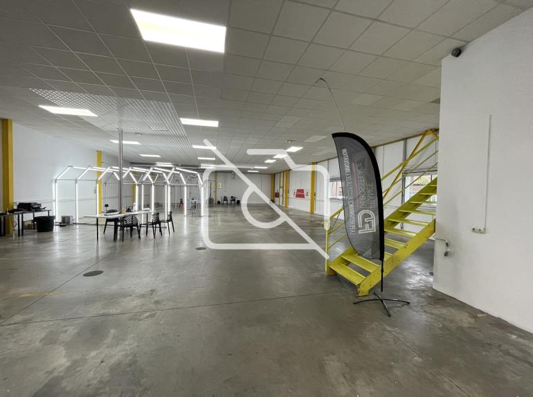Entrepôt à louer à Trappes - 1 450 m²