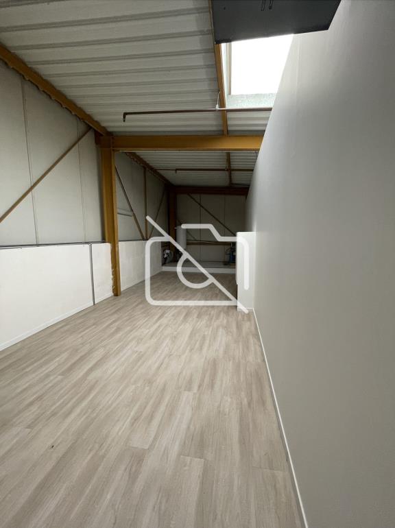 Entrepôt à louer à Trappes - 1 450 m²