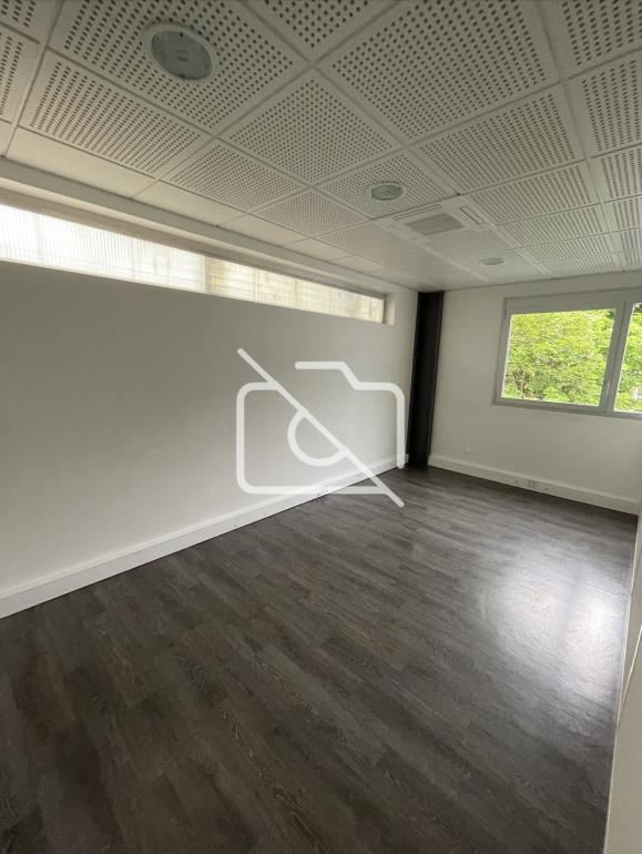 Entrepôt à louer à Trappes - 1 450 m²