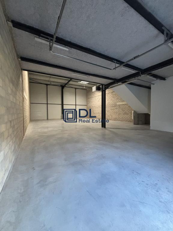 Entrepôt à louer à Trappes - 450 m²