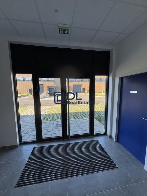 Entrepôt à louer à Trappes - 450 m²