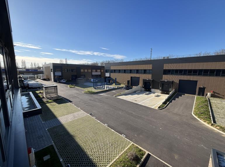 Entrepôt à louer à Trappes - 450 m²