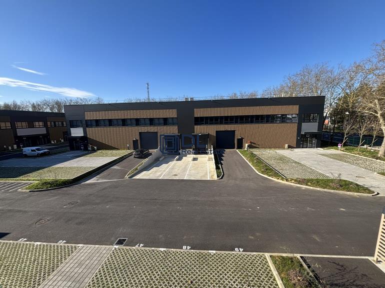 Entrepôt à louer à Trappes - 450 m²