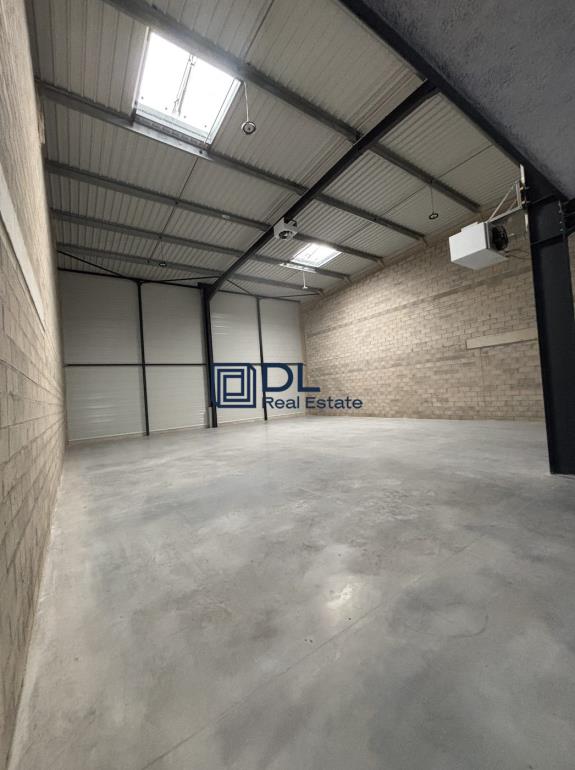 Entrepôt à louer à Trappes - 450 m²