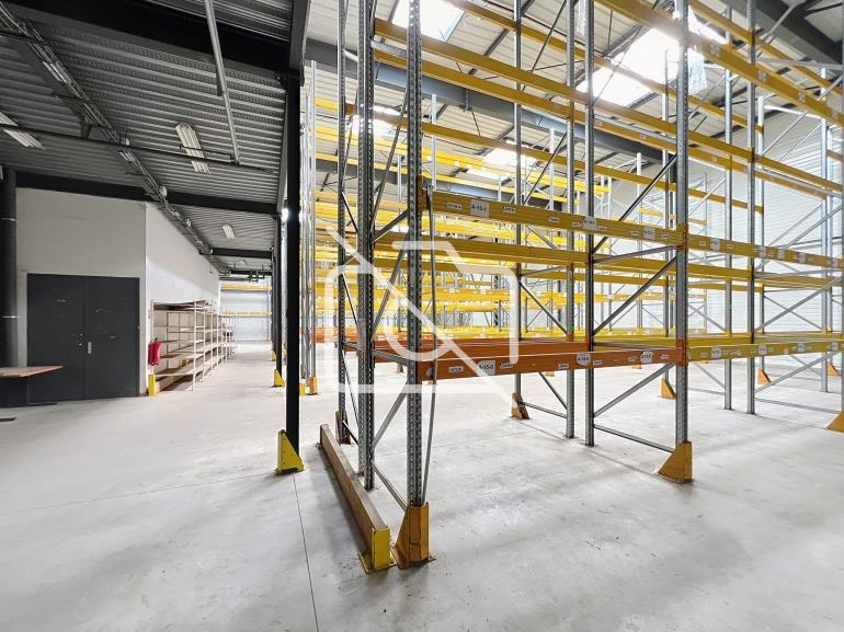 Entrepôt à vendre à Méré - 1 014 m²