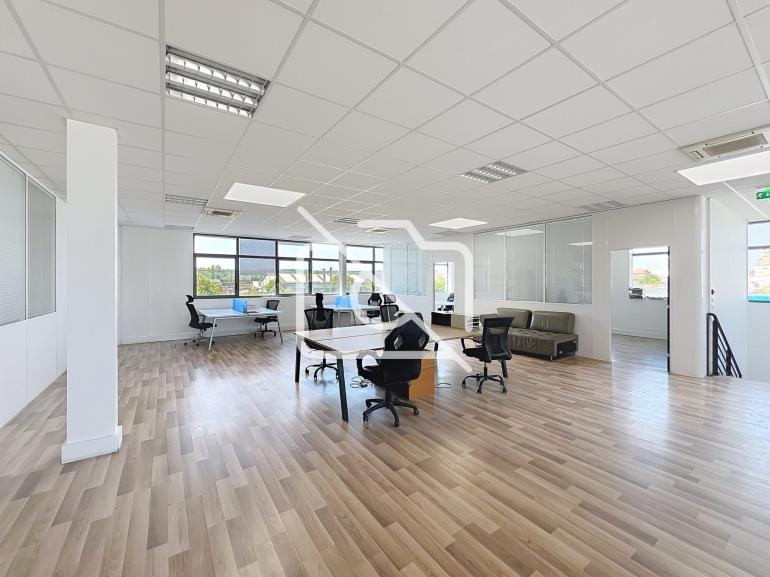 Entrepôt à vendre à Méré - 1 014 m²