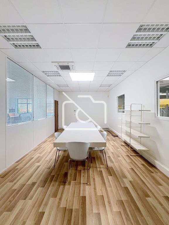 Entrepôt à vendre à Méré - 1 014 m²