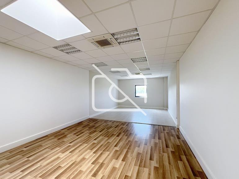 Entrepôt à vendre à Méré - 1 014 m²