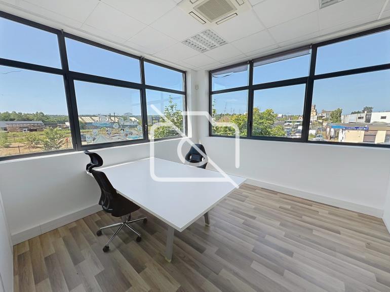 Entrepôt à vendre à Méré - 1 014 m²
