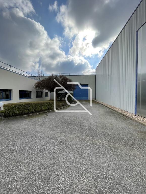 Entrepôt à vendre à Saint-Germain-de-la-Grange - 1 950 m²