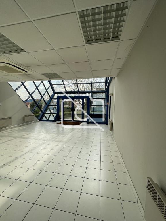 Entrepôt à vendre à Saint-Germain-de-la-Grange - 1 950 m²