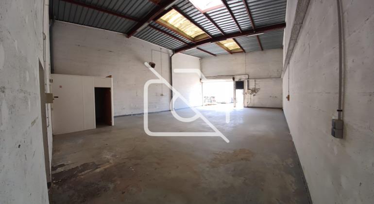 Entrepôt à louer à Buc - 316 m²